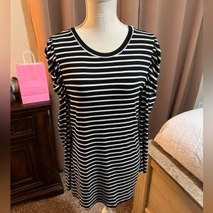 NWT Les Amis Poise Puff Shoulder Top